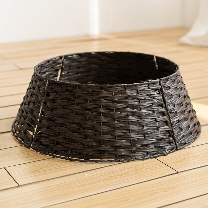 The Christmas tree skirt exudes a sense of sophistication. It features a decorative canopy under the Christmas tree and a Nordic retro Christmas tree decoration base details Picture