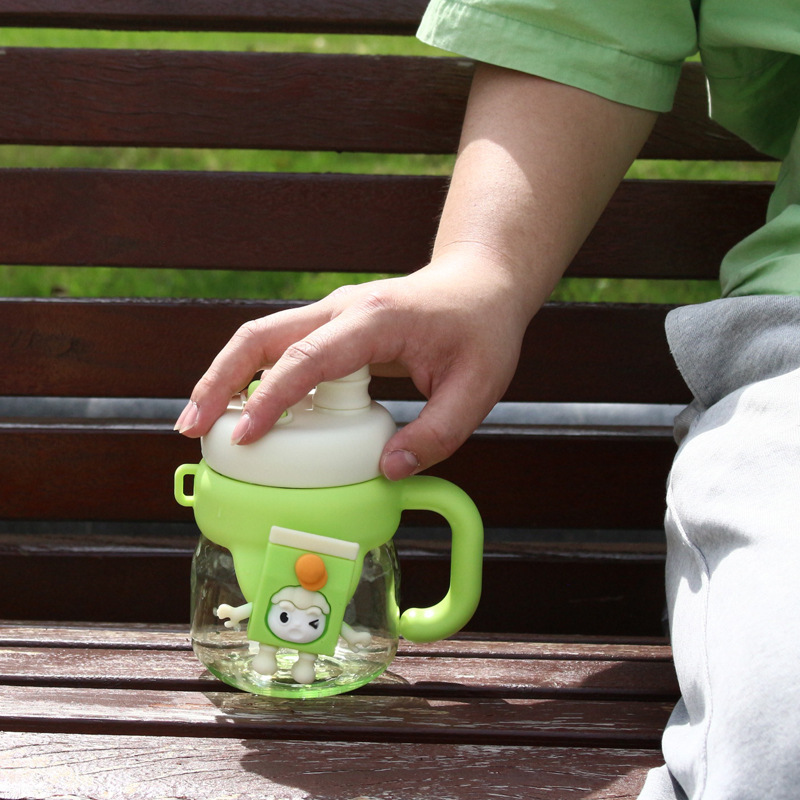 Cartoon cute double-handle plastic cup, large-capacity straw cup, figurine, big-bellied cup, outdoor sports children's water cup Specification image