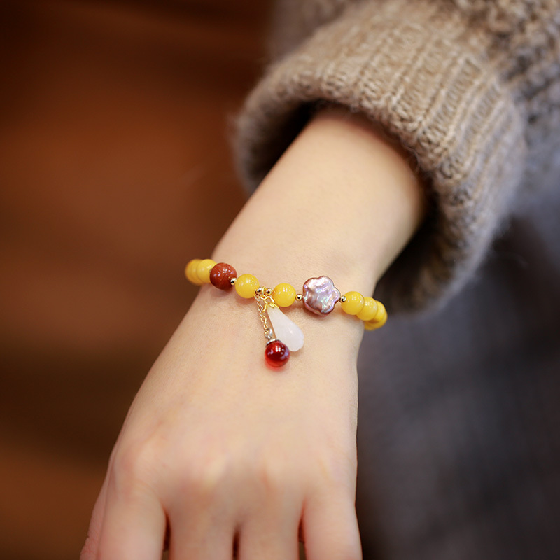 Natural beeswax single-loop bracelet for women, white magnolia flower and freshwater pearl blood amber south red diy bracelet, Chinese style Specification image