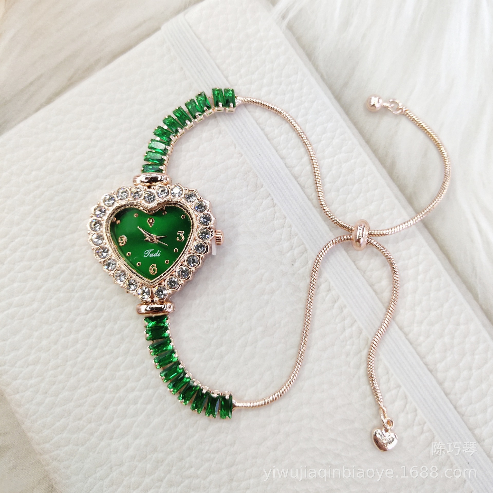 Ladies' pull-out bracelet watch, cross-border heart-shaped Korean version fashionable diamond-encrusted digital watch accessory
