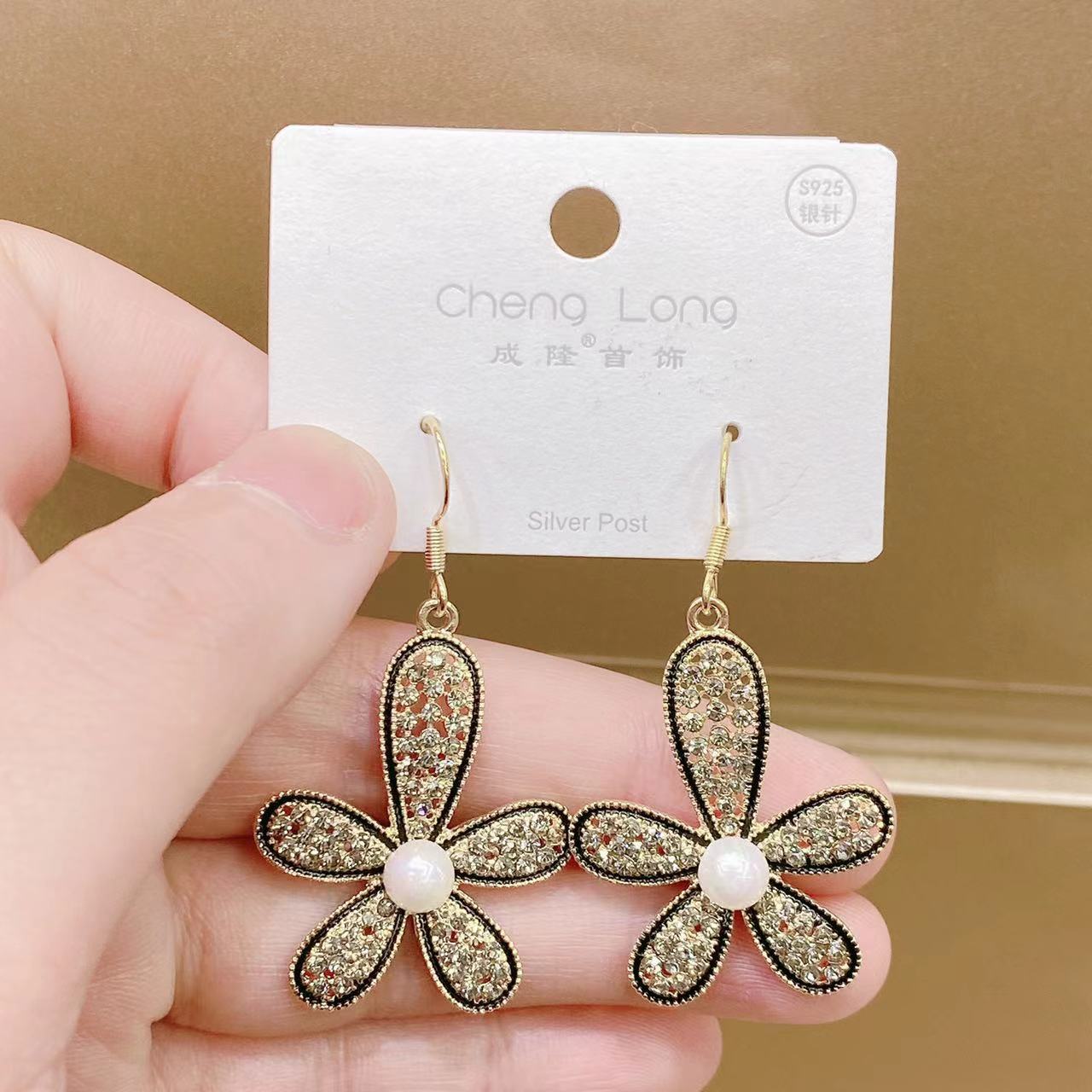 【 Silver Needle 】 Summer Golden Transparent Grey Crystal Women's Earrings with Chinese-style floral pearls, a hot bestseller in live-streaming by Internet celebrities details Picture
