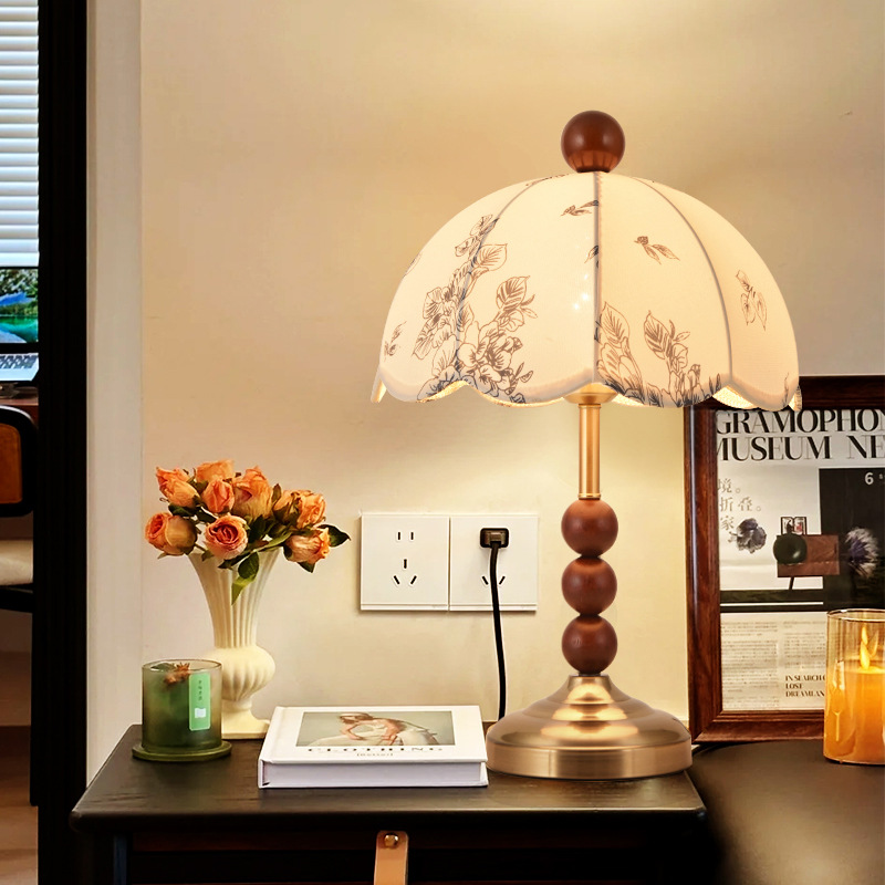French retro vintage bedside lamp, bedroom American new Chinese wabi-sabi style, walnut wood color master bedroom, high-end feel details Picture