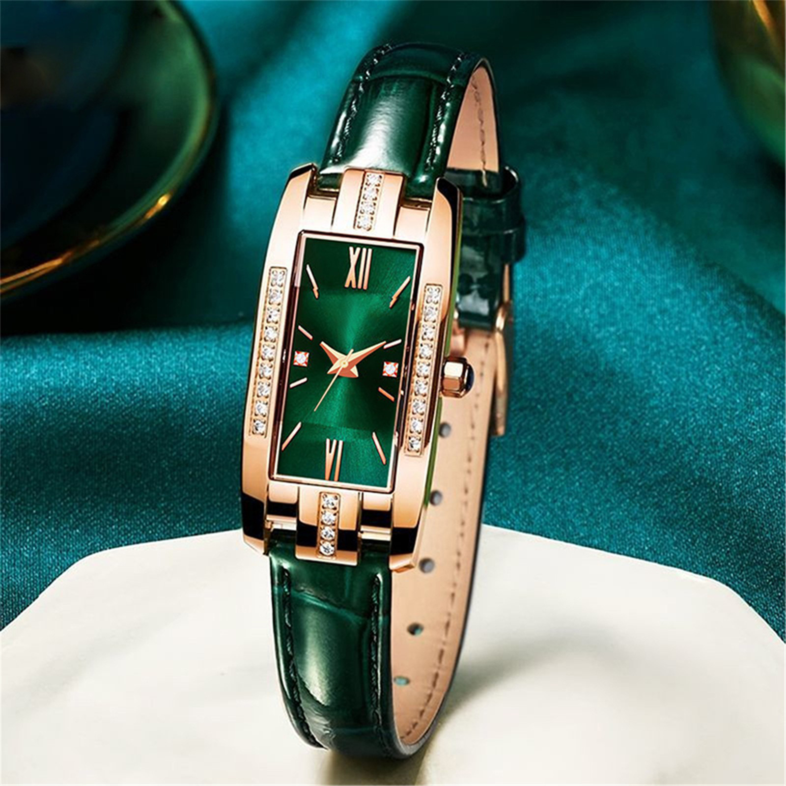 The popular "Little Green Watch" for women on Douyin and Kuaishou is a fashionable, niche, and light luxury diamond-encrusted student quartz small square watch details Picture