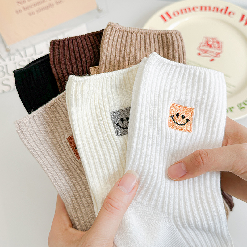 Sock street stall one-piece consignment, women's mid-calf socks with smiling face embroidery, spring and autumn solid-color cotton socks, Japanese-style double-needle women's long socks, Zhuji women's socks wholesale one-piece consignment Application Scenario