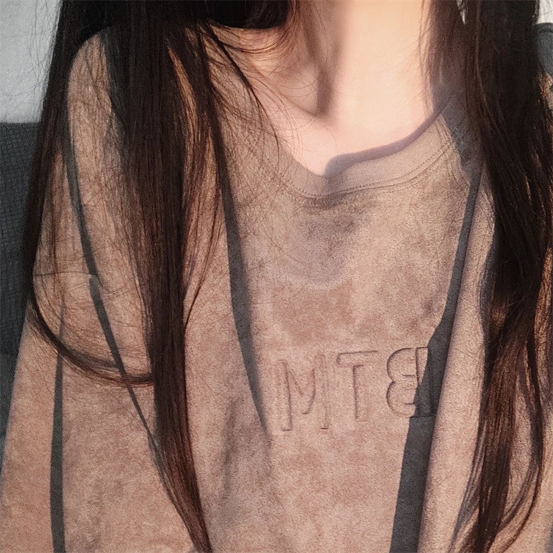 2023 Summer coffee-colored women's American retro T-shirt ins women's wear three-dimensional embossed loose large-sleeved top Application Scenario