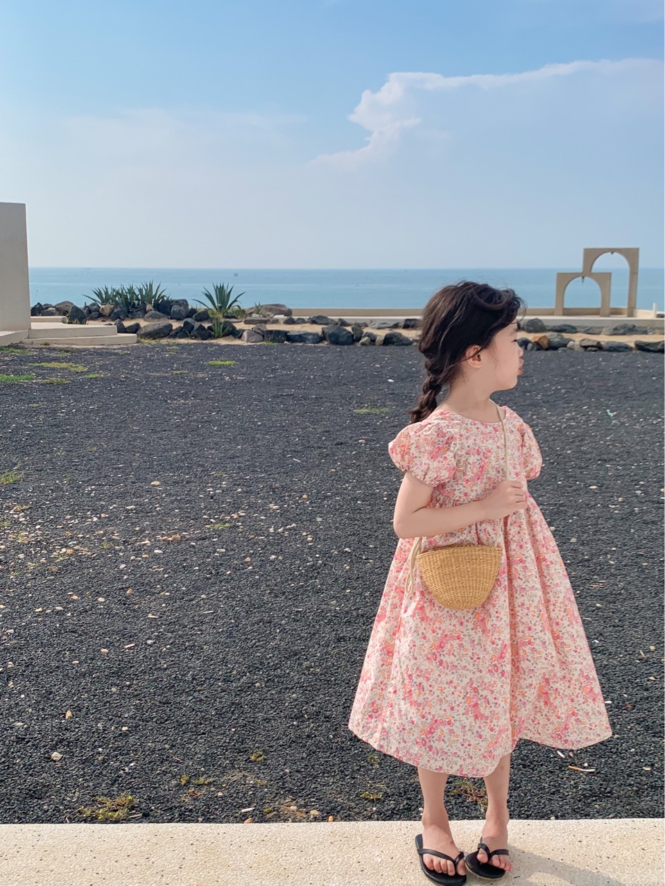 2023 Girls summer short-sleeved dress Korean version pink summer female pure color princess cotton spot skirt details Picture