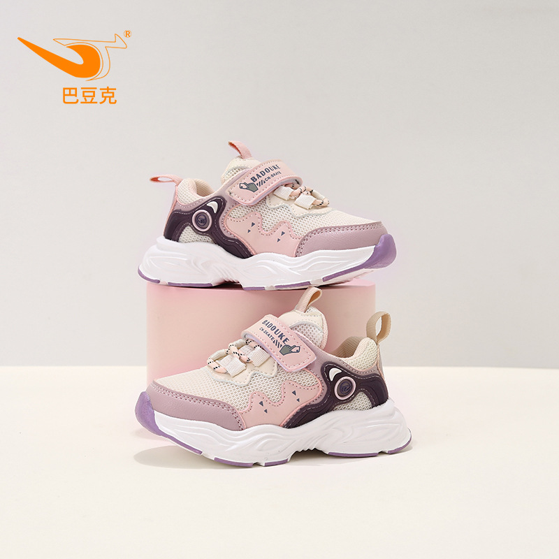 童运动鞋实物图