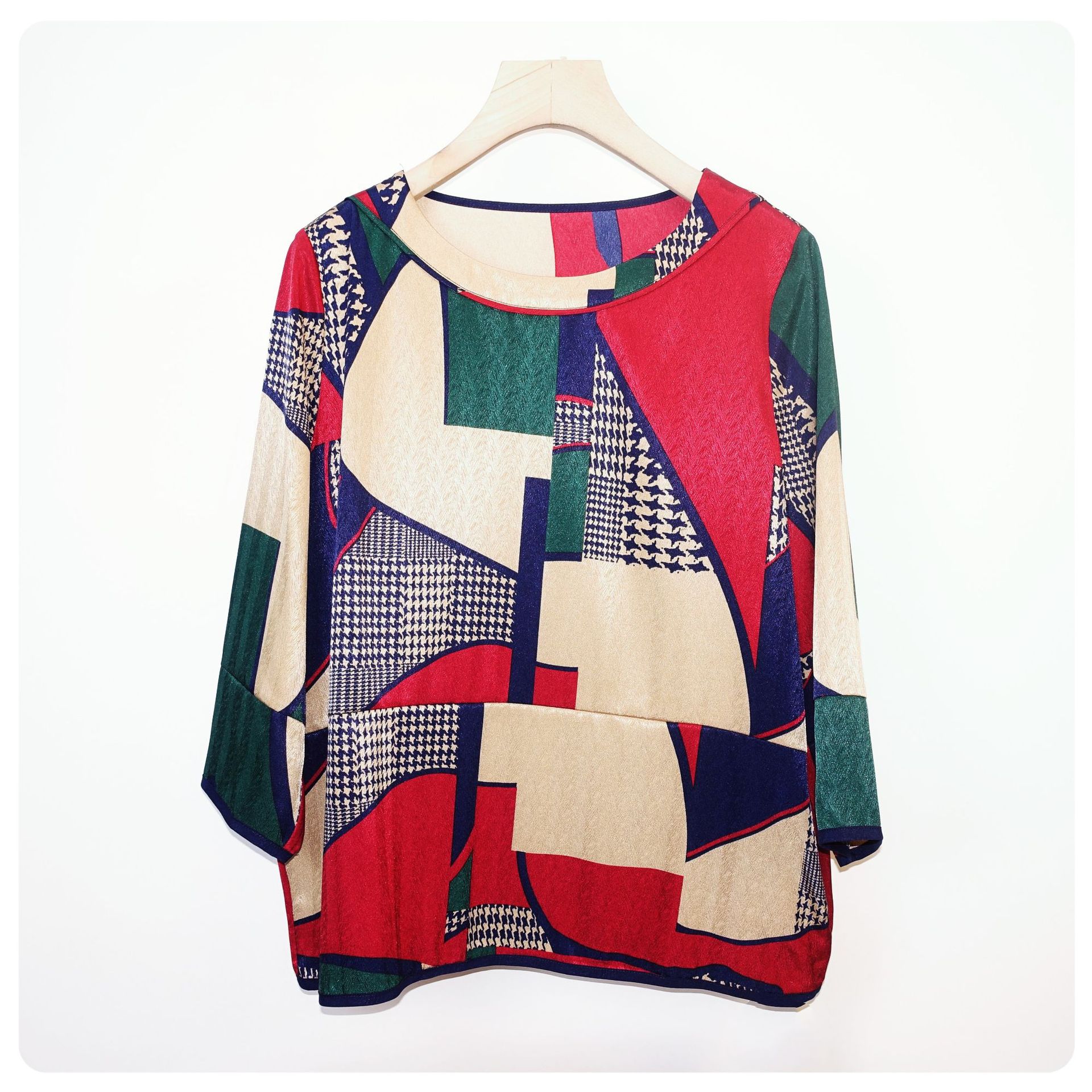 Plus-size women's wear, mom's spring and summer base layer shirt, noble, loose, slimming and stylish shirt for women