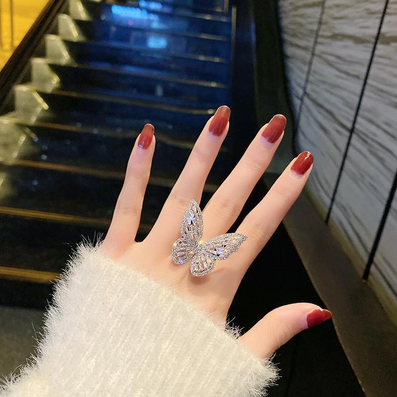 Wholesale rings, Yiwu jewelry sources, street stalls selling hot hollowed-out butterfly rings, exaggerated rings, non-fading jewelry Application Scenario