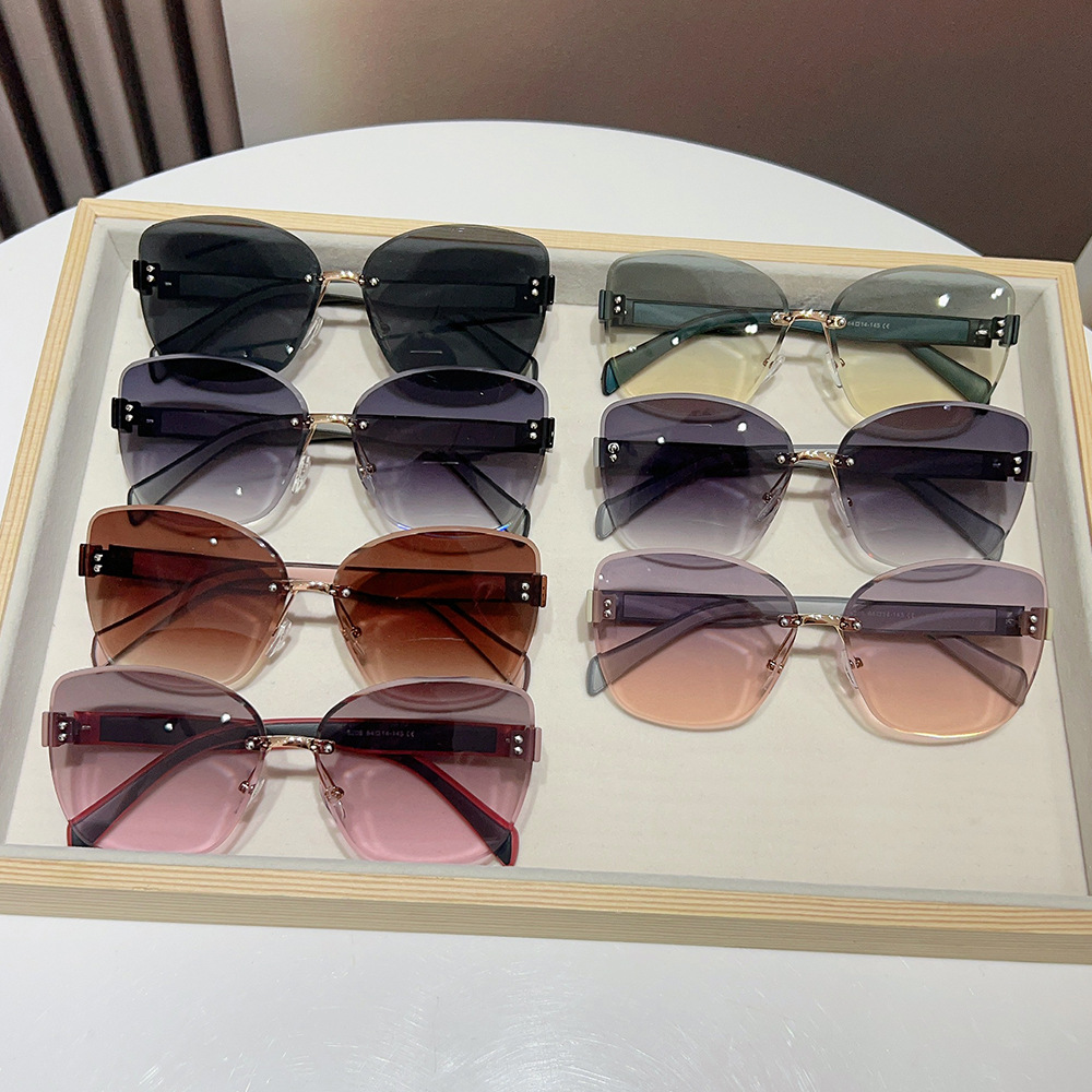 2025 New women's sunglasses, European and American fashion frameless trimmed sunglasses, slimming and UV-protective sunglasses details Picture