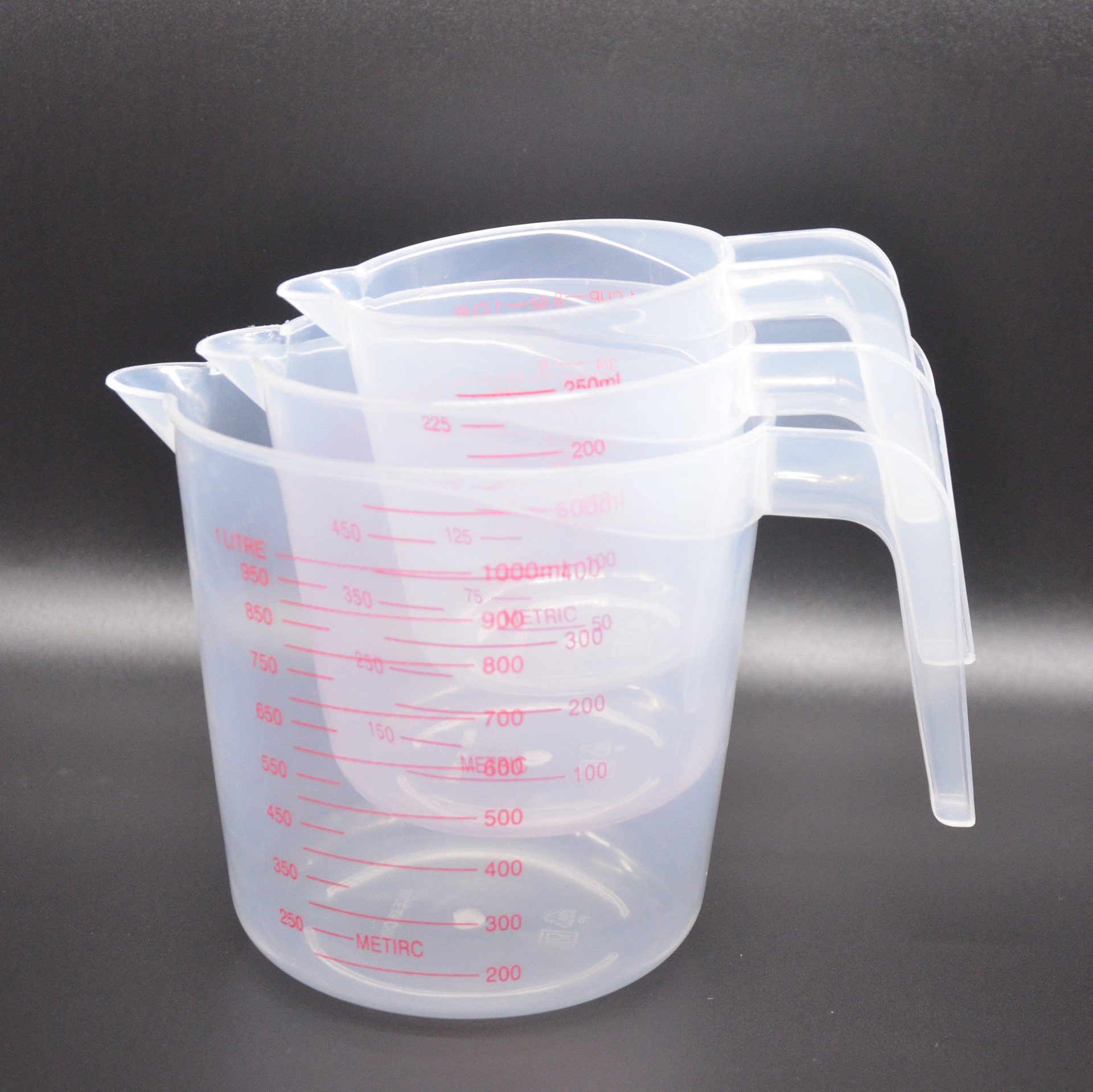 Cake shop baking tools, measuring juice, milk tea, plastic measuring cups, high transparency with graduated cups, 1500 measuring cups, kitchen Application Scenario