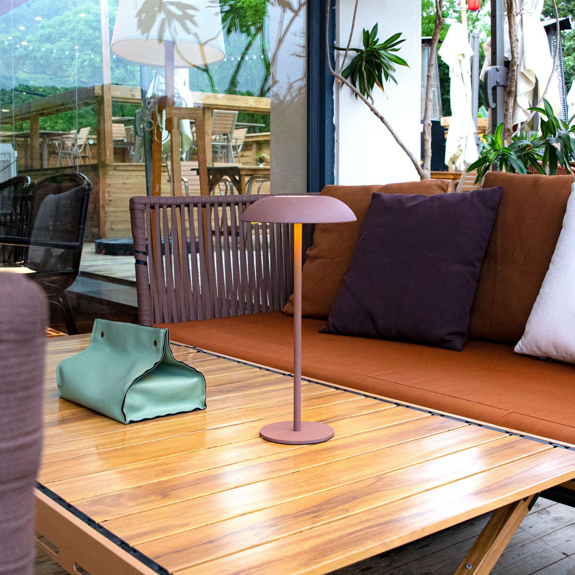 充电夜灯实物图