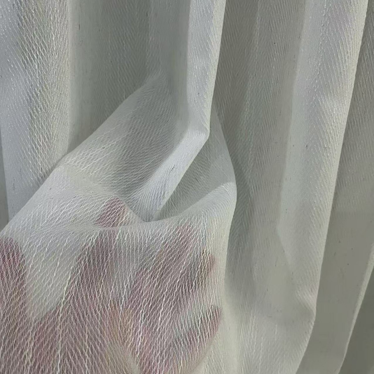 The window screen is made of linen, with light linen and thin gauze. It is transparent and soft to the touch. The window screen is suitable for the room, living room and balcony Application Scenario