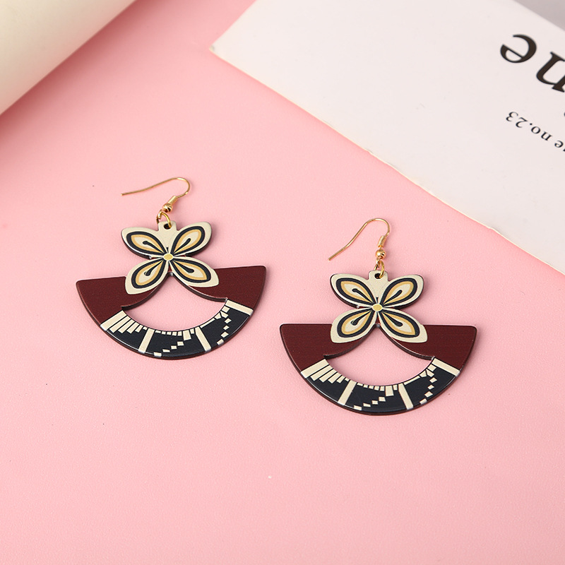 Cross-Border Earrings Yellow Drop Earrings Gold Contrast Earrings Exaggerated Earrings Travel Souvenirs Women's Earrings Application Scenario