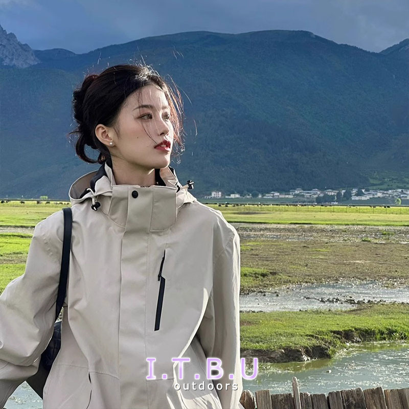 美式冲锋衣外套女款2024新款三合一抓绒户外防水防风进藏登山服