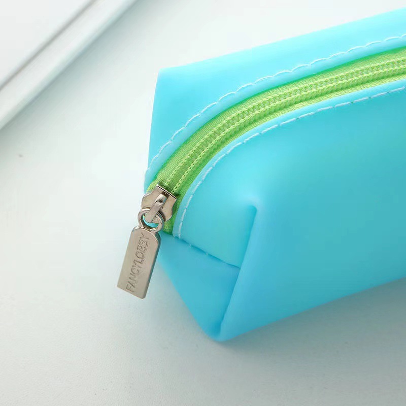 Korean candy-colored pen case factory direct sales, jelly glue, cute girls, large-capacity color-blocking sweet stationery bag storage Application Scenario