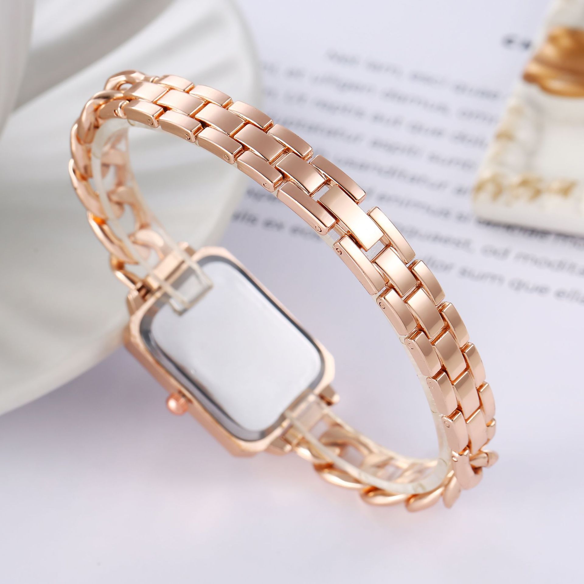 手表/时尚单品/吊坠手链手表/石英表女学生/手表女士2024时尚产品图