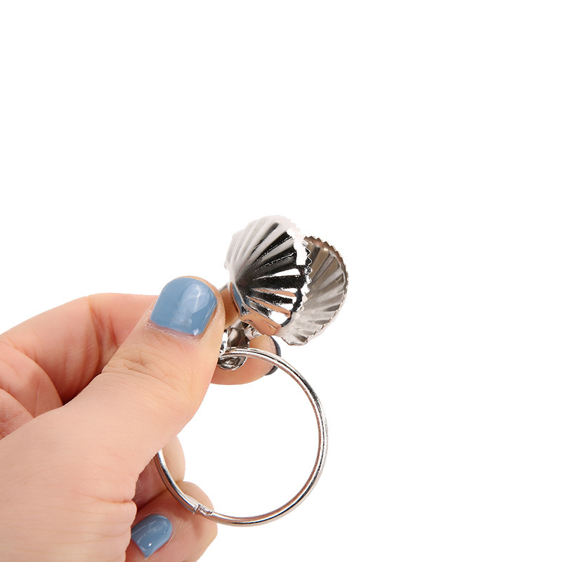 Factory direct sales of ring-shaped shell-shaped curtain clips, shell clips, hardware accessories, curtain clips, hanging type Application Scenario