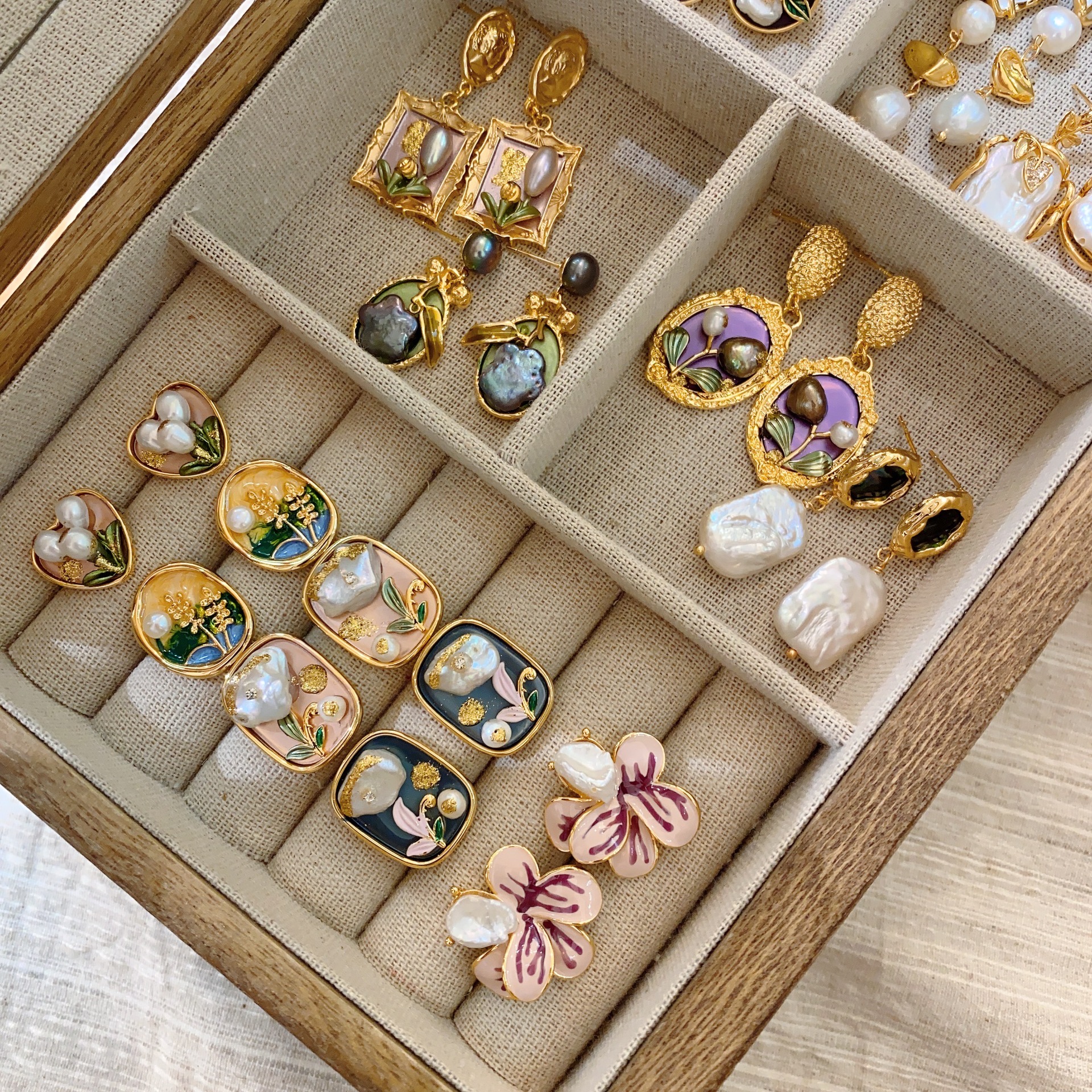 Medieval Baroque Pearl Earrings French Oil Painting Frame Flower Earrings Court Style Light Luxury Retro Art Earrings