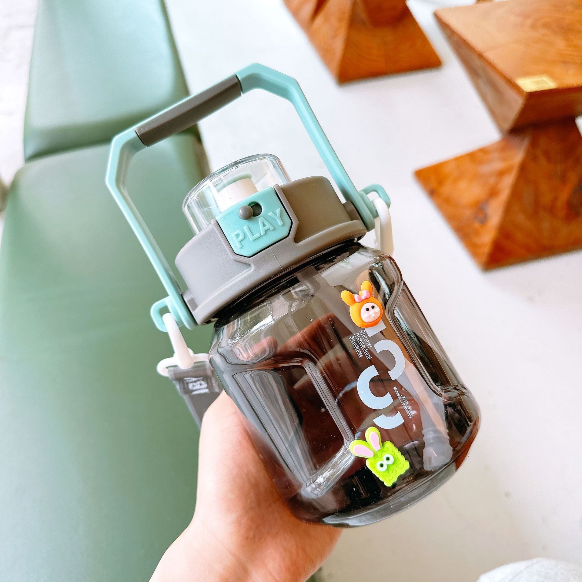 Creative Portable Water Cup Summer Simple Large Capacity Sippy Cup Can Carry Outdoor Student Cups Portable Plastic Cups Application Scenario