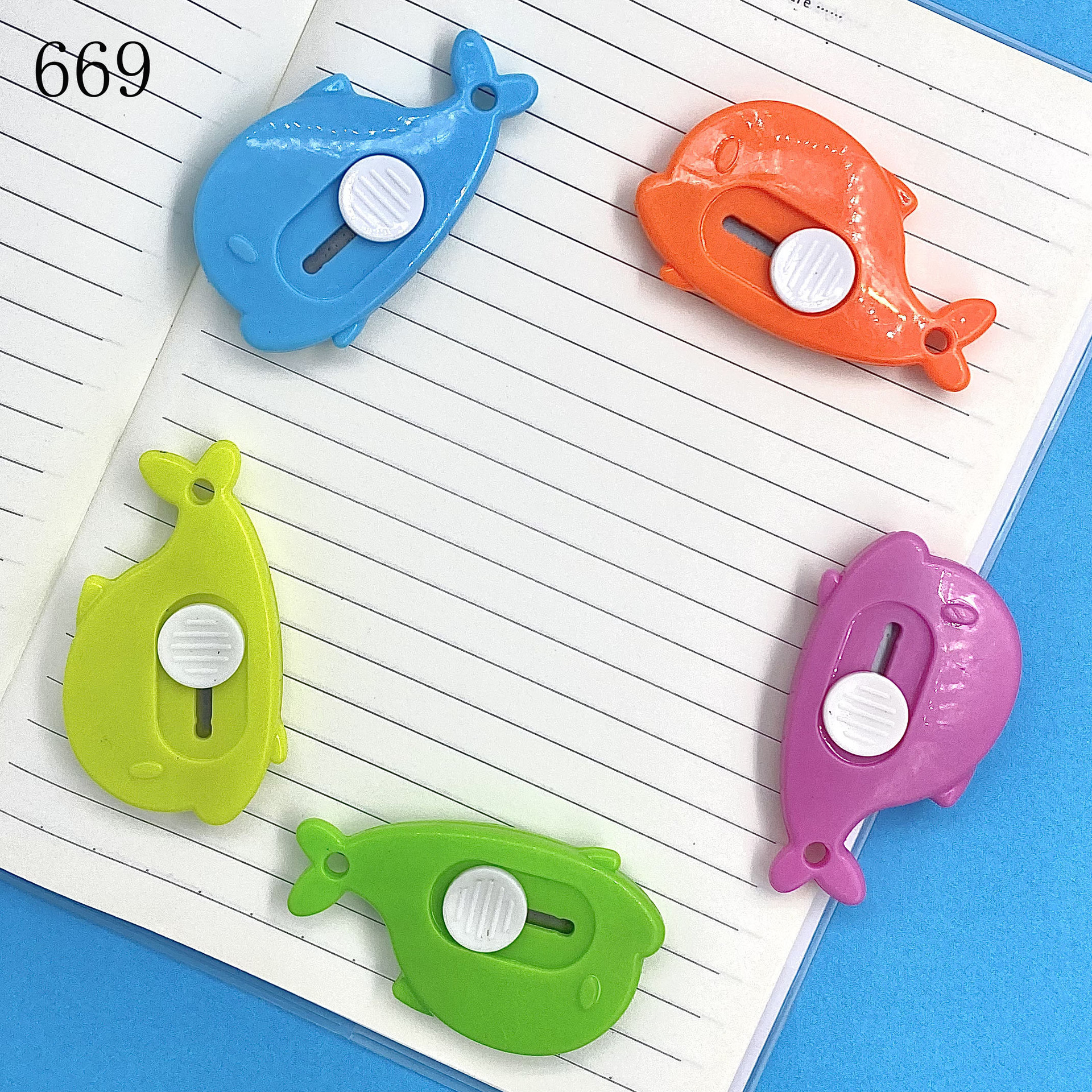 可爱美工刀迷你便携快递刀开箱刀裁纸刀鲸鱼笛子车钥匙美工刀批发