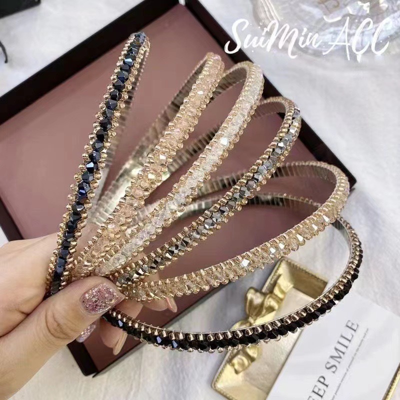Summer headband: Silver, simple and fresh, ladylike, Instagram influencer style headband. Sweet diamond-encrusted headband details Picture