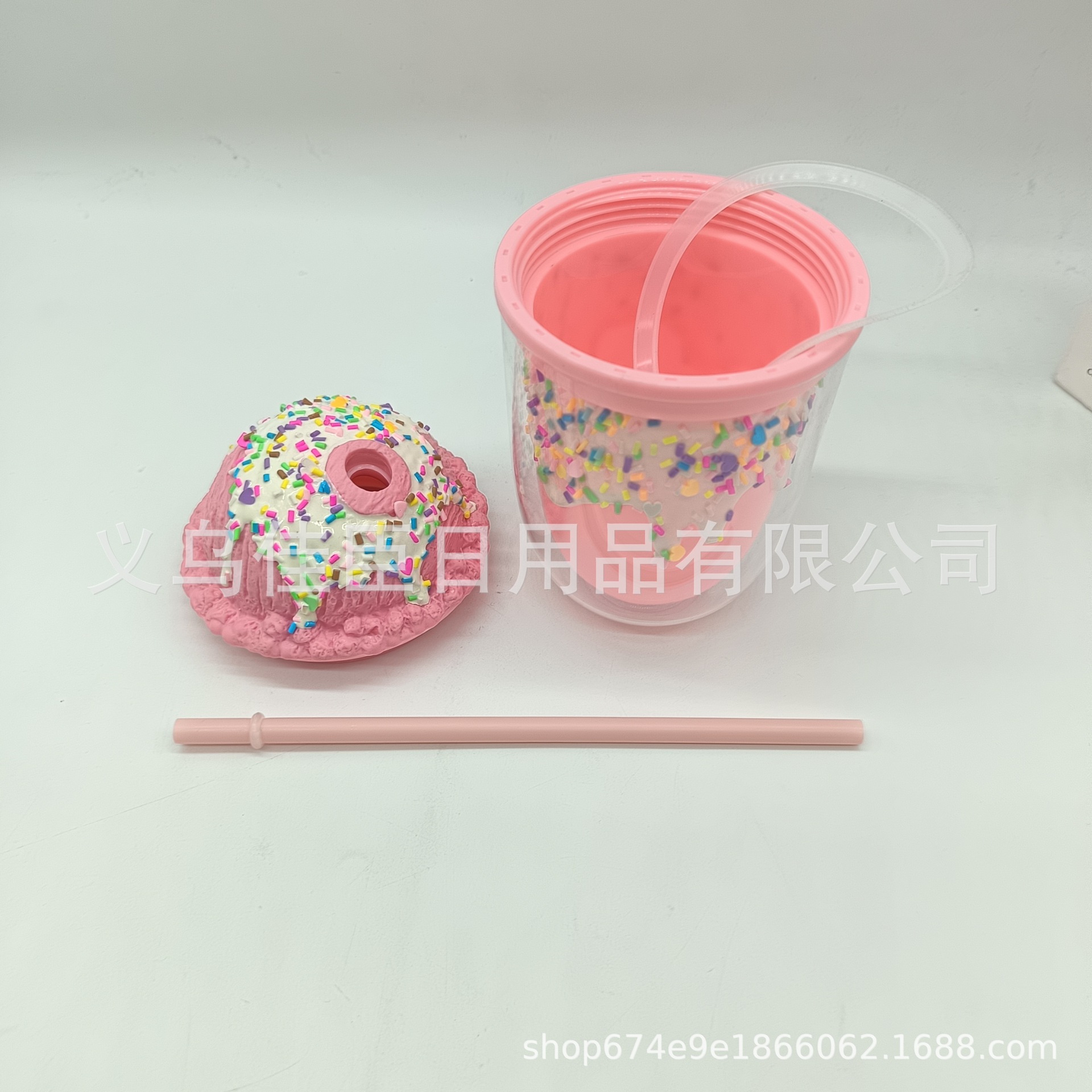 Cross-border exclusive beverage cups, fashionable gift cups wholesale, creative ice cream shaped water cups, large-capacity straw cups Application Scenario
