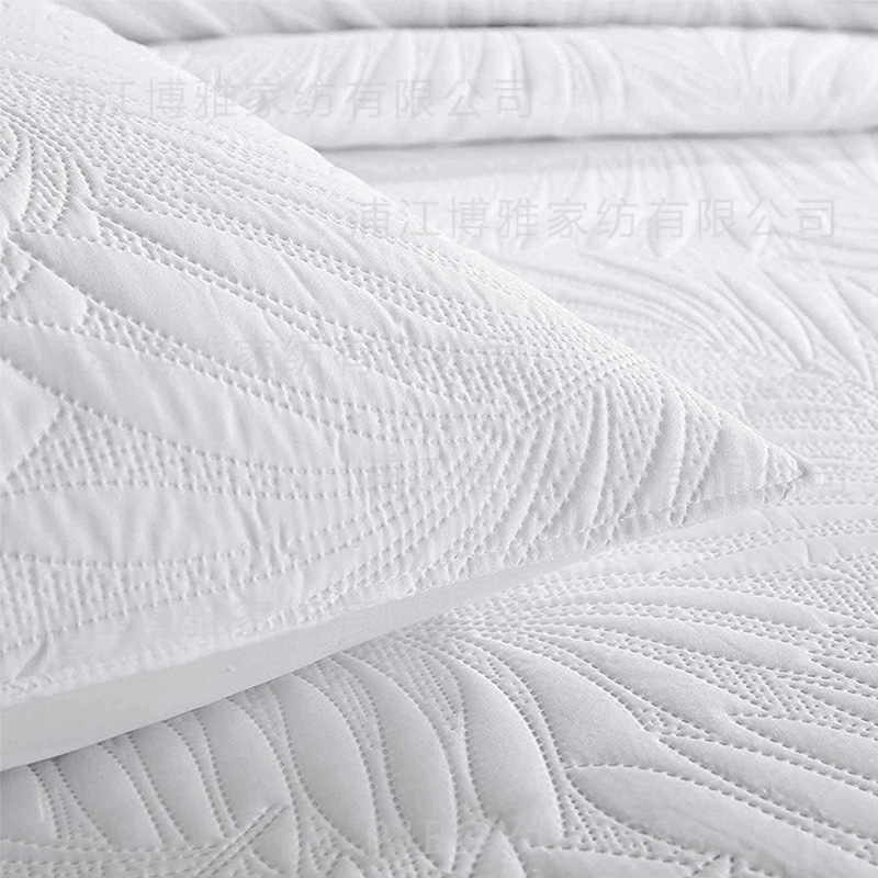 Leaf-shaped hotel universal bed cover jacquard three-piece set, polyester pure white ultrasonic high count and high density bedding Application Scenario