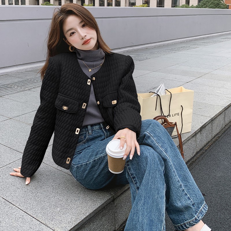 Real shot of 2022 Xiaoxiangfeng down jacket, a light and thin women's short, retro and elegant winter top, 90 white duck down jacket, trendy