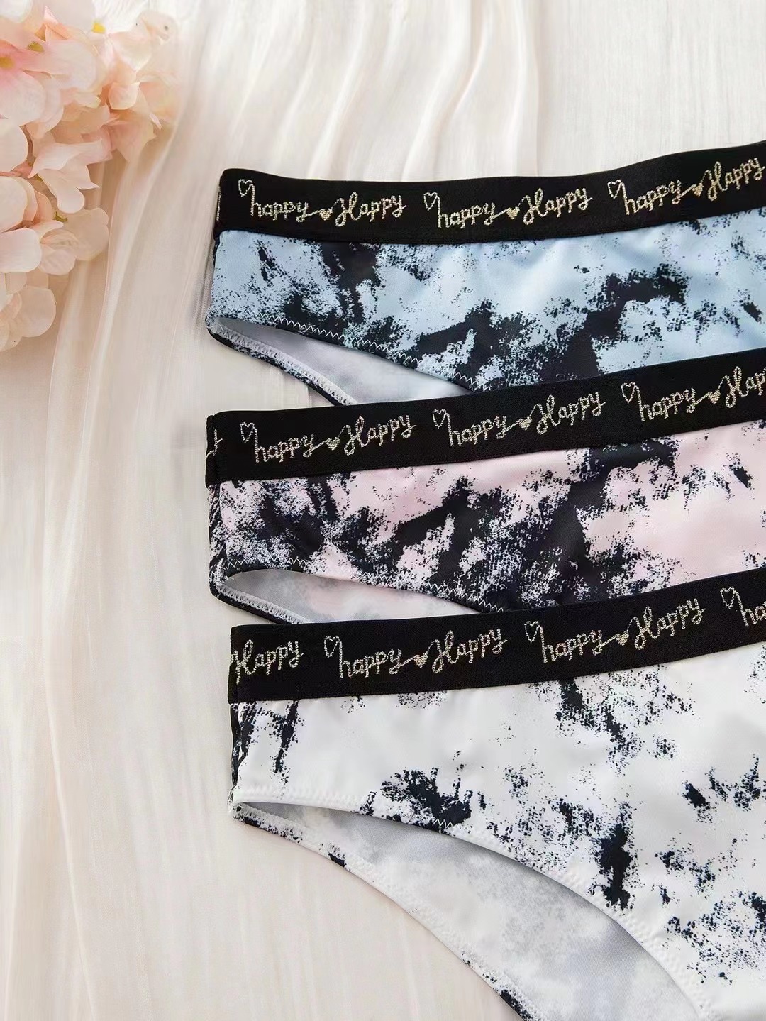 Sexy and fashionable elastic webbing waistband, European and American style printed ink-wash painting women's triangle pants, wholesale of European and American underwear Application Scenario