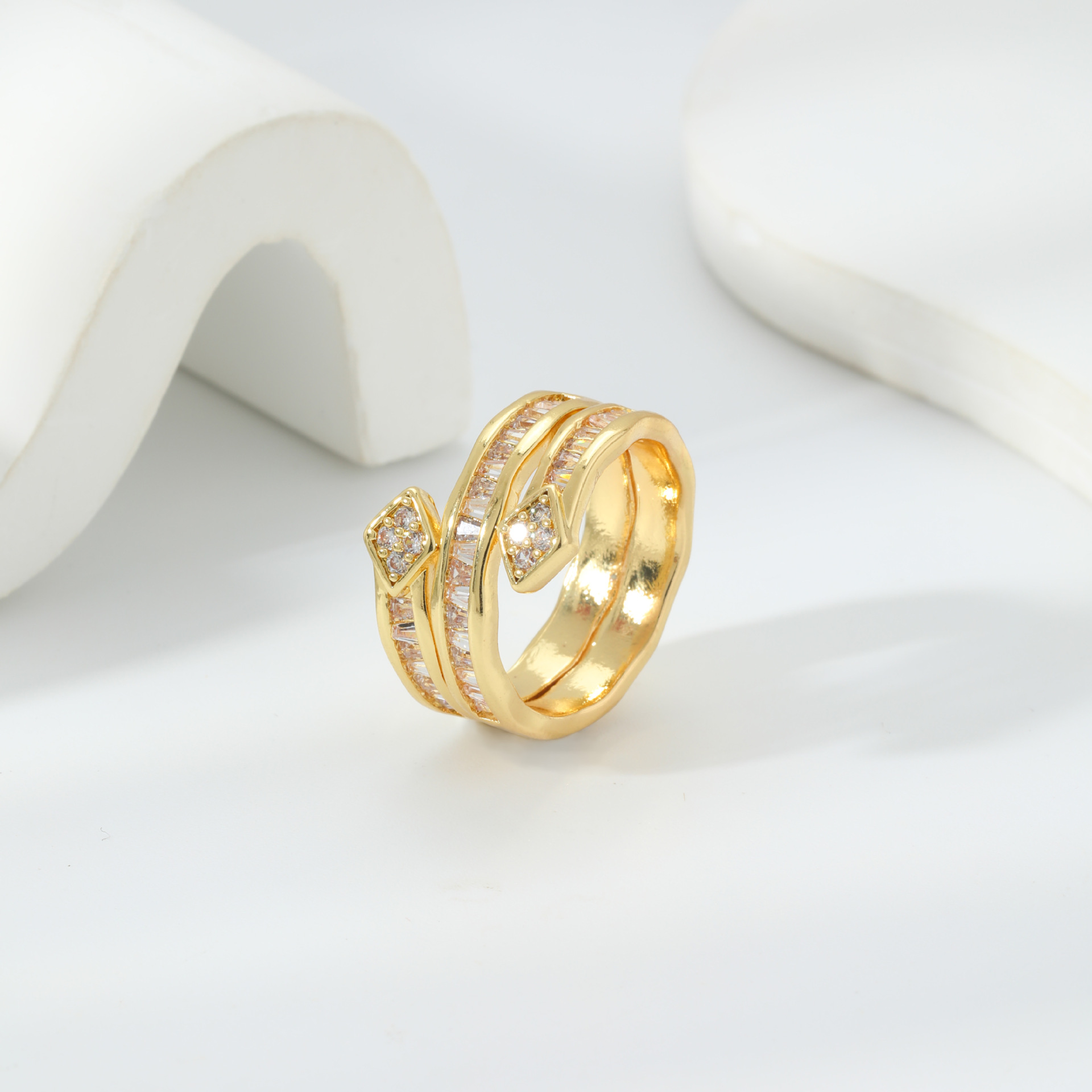 Kashi's new autumn European and American fashion multi-layered high-end design ring is a unique and versatile copper and zirconium ring accessory