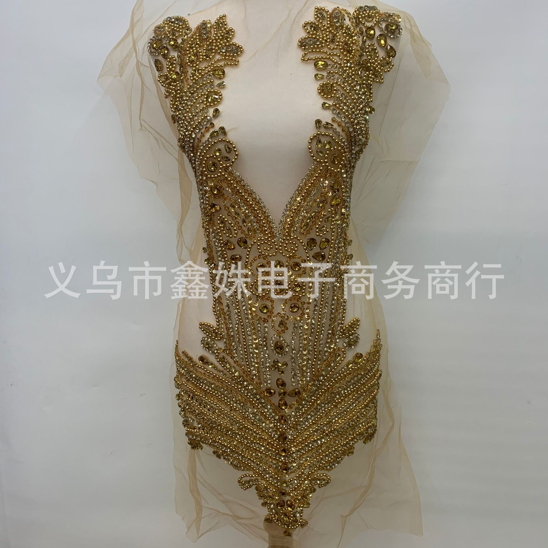 The full-length hand-stitched beaded wedding dress is decorated with AB color lace applique Application Scenario