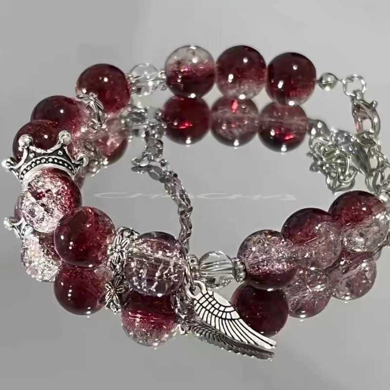 The four-piece bell-shaped butterfly bracelet with a crimson dream and a dark red crown exudes a unique and elegant charm. The deep red color scheme makes the skin look fair details Picture