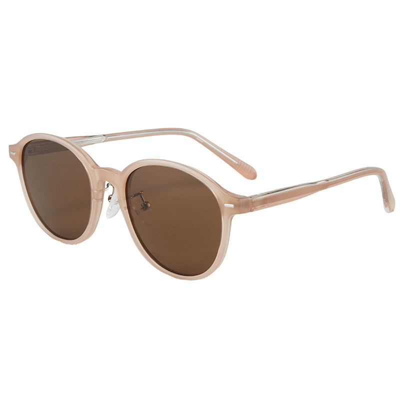 The 2025 new TR90 polarized sunglasses are fashionable and retro for men, trendy for women, and UV-resistant driving glasses Application Scenario