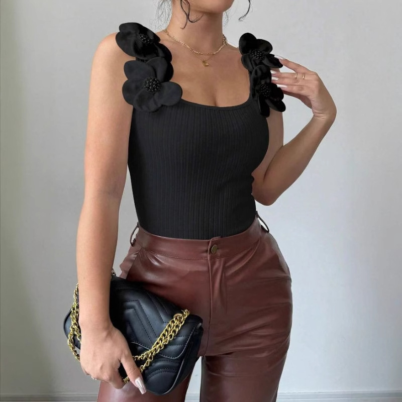 2025 European and American cross-border vest Women's Summer new style, elegant and casual, three-dimensional flower-decorated knitted sleeveless top Application Scenario