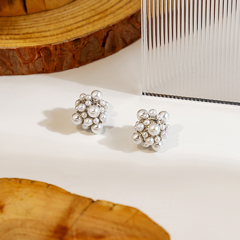 饰品/耳饰/耳钉/珍珠耳钉/无骨耳环细节图