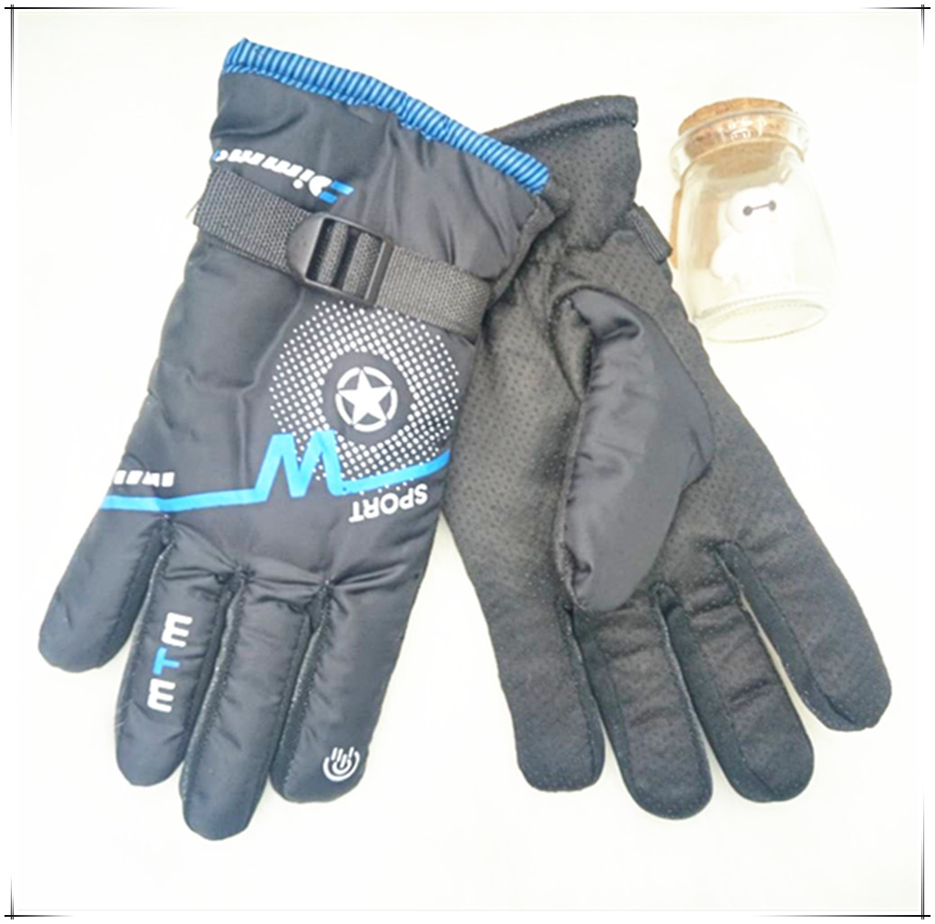 Cross-border men's warm gloves, outdoor skiing, motorcycle and electric bike riding gloves, riding with fleece and thickened, wholesale Application Scenario