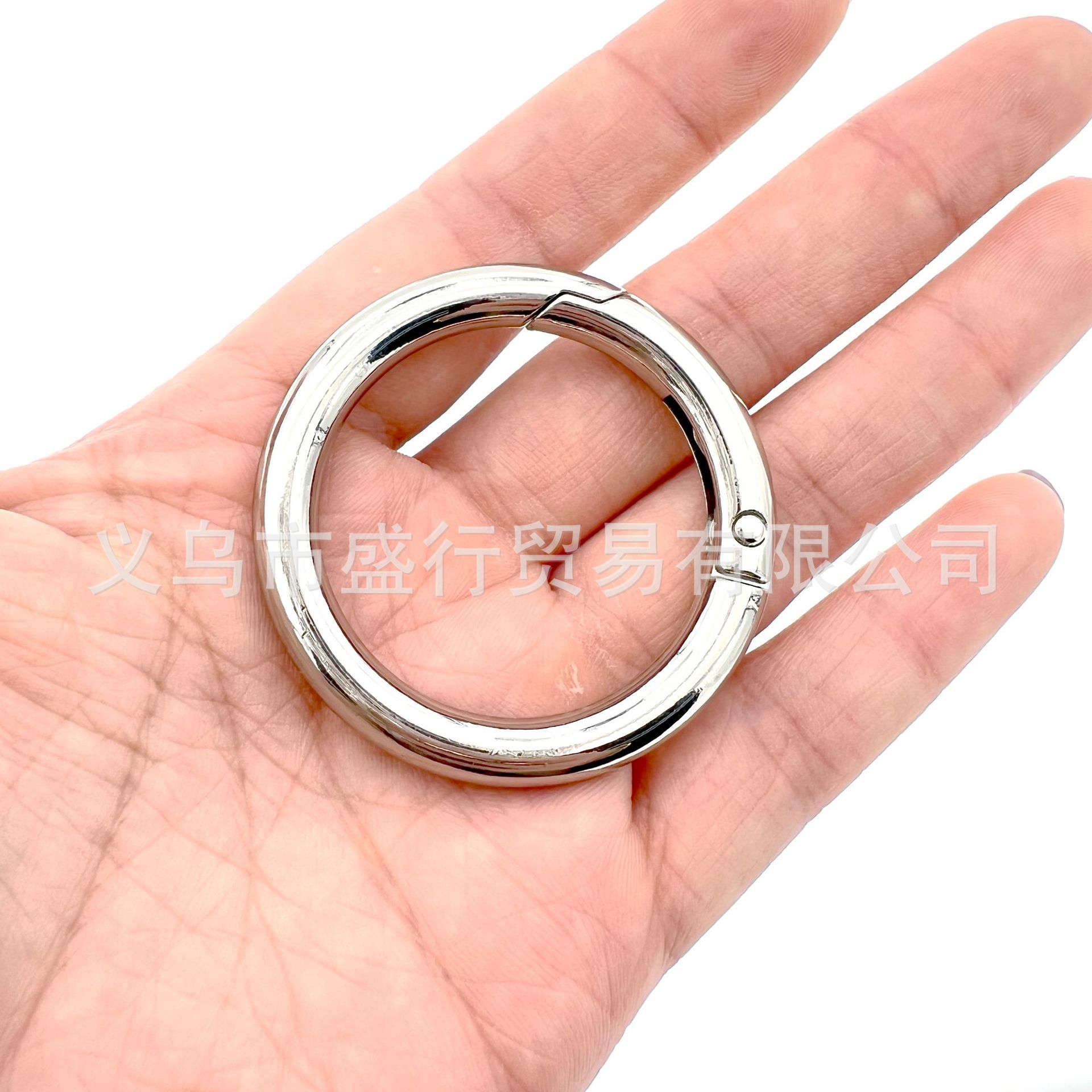 Manufacturers Cross Border Spring Ring Open Ring Key Chain Bag Accessories Mobile Phone Shell Snap Ring Spot Supply Application Scenario