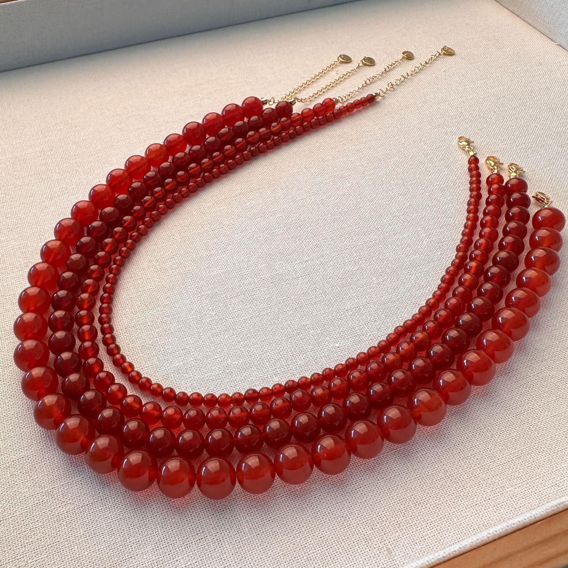 Natural red agate beaded necklace, new Chinese style collarbone chain, high-end Chinese style neckchain, handcrafted for women Application Scenario