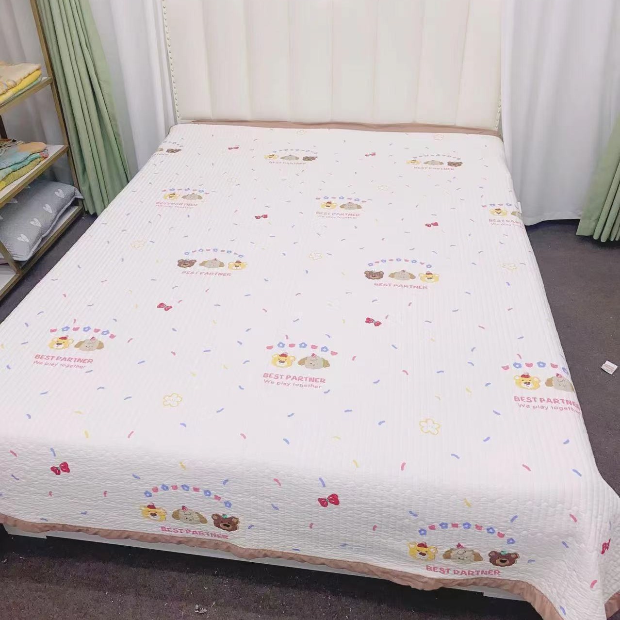 Class A Skin Friendly Three Layer Quilted Cotton Quilted Bed Cover Washing Machine Wash Not Easy To Fade Washed Cotton Tatami Bed Cover Application Scenario