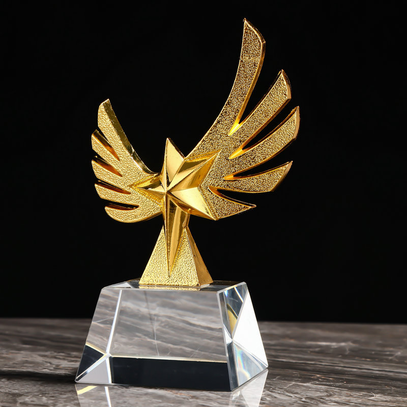 Creative crystal wings, five-pointed star handicrafts, custom engraving, competition event award trophies, souvenirs, Xiangyu Crystal Specification image