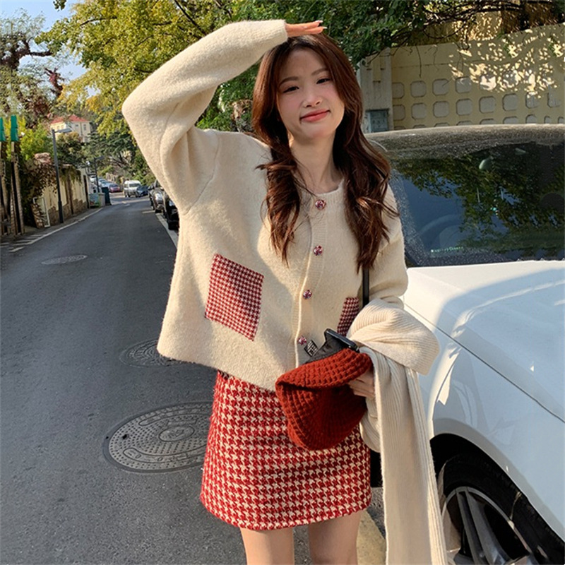 A new French gentle style round-neck checkered sweater women's coat top with a chanel-style knitted cardigan Specification image