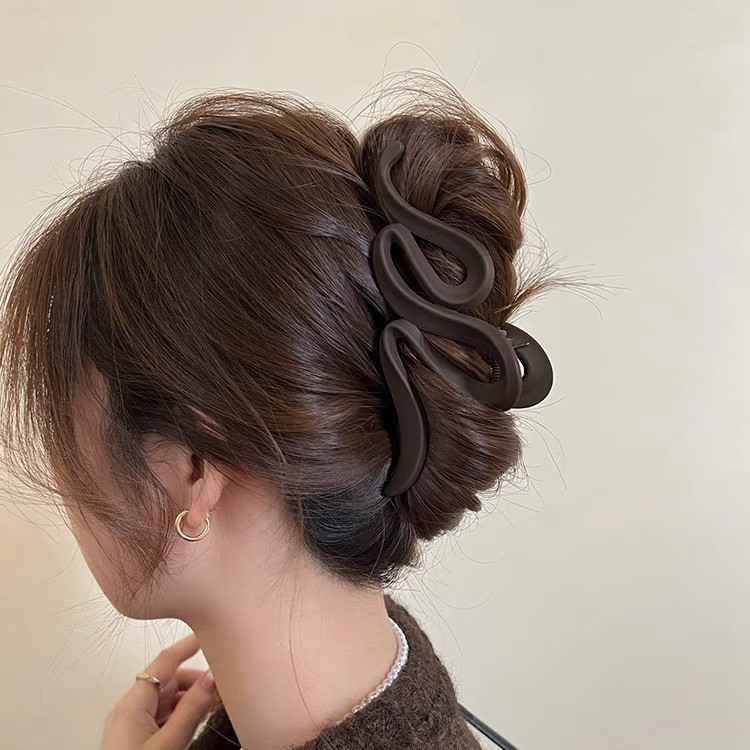 邂逅美拉德~磨砂抓夹大号高级感发夹女2024新款后脑勺鲨鱼夹发饰