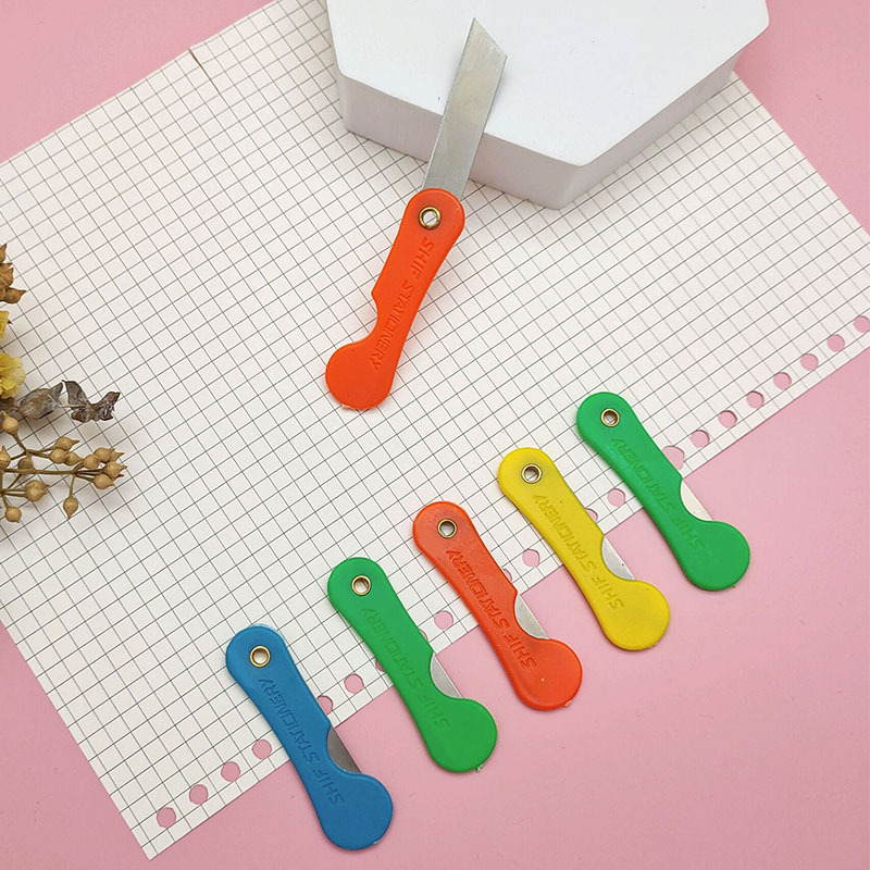 Colorful plastic knife, student pencil knife, utility knife, portable mini folding pencil sharpener, express delivery unboxing knife Specification image