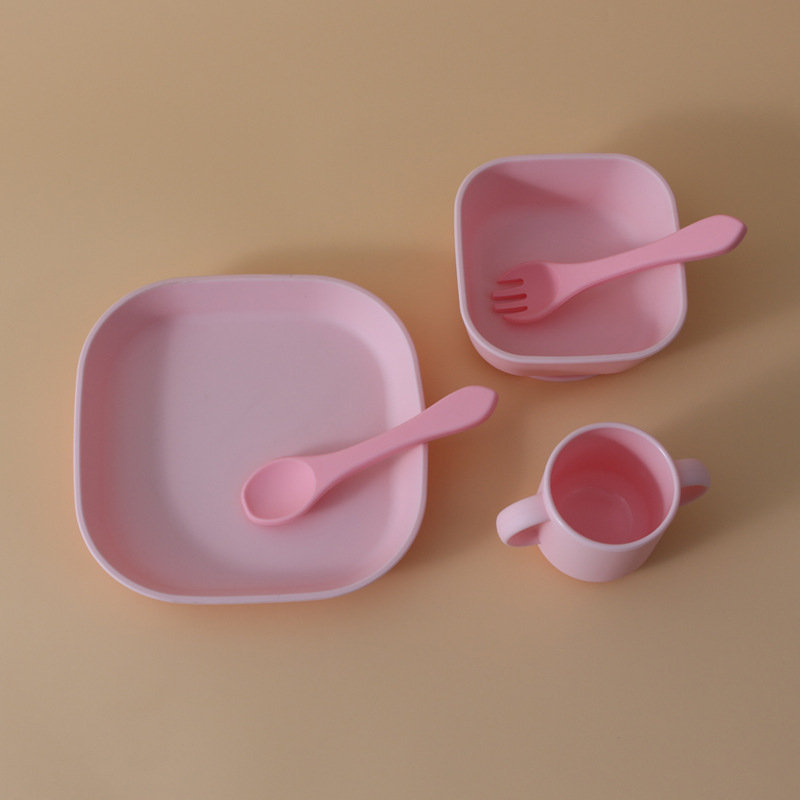 Food-grade silicone tableware set, children's square plate, bowl, cup, fork and spoon 4-piece set, unbreakable and heat-resistant Dinnerwar Application Scenario