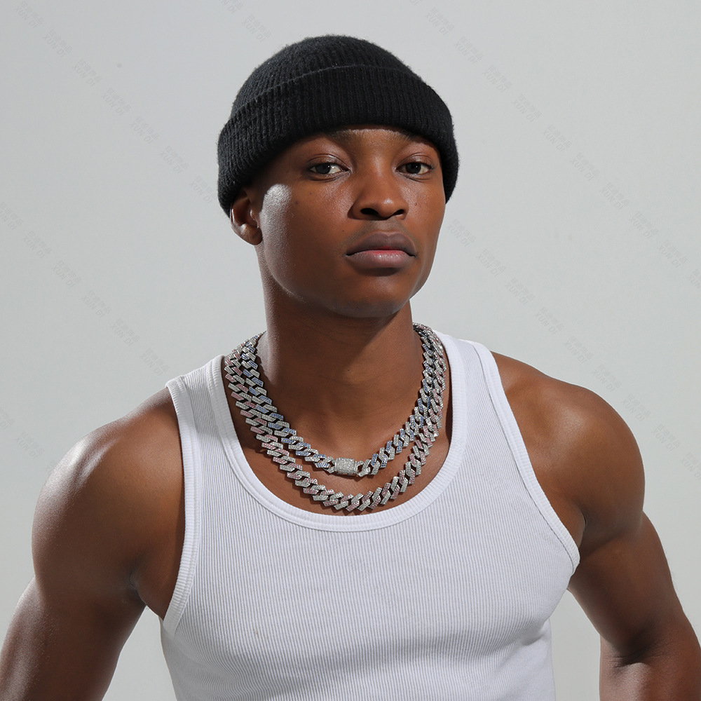 New European and American heavy industry full-diamond Cuban chain necklace, high-end hip-hop necklace men's accessory wholesale, Cuban chain with diamonds Application Scenario