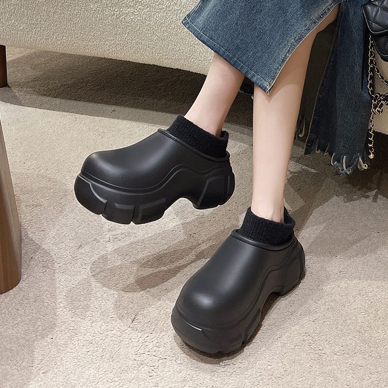 Thick Soled Snow Boots Ladies Wear Waterproof Cotton Shoes With Thick And Warm Cotton Shoes With Short Tube Cotton Shoes Wholesale Application Scenario