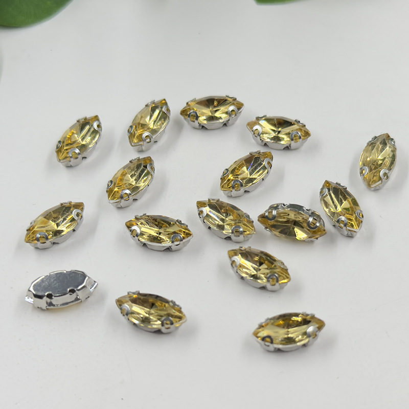 6*12MM acrylic claw drill with holes, hand-sewn drill white K base, DIY clothing, shoes, bags and accessories details Picture