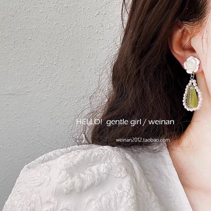 s925 Silver needle design, heart-shaped flower tassel stud earrings, high-end pearl earrings and elegant earrings for women in 2024 Application Scenario