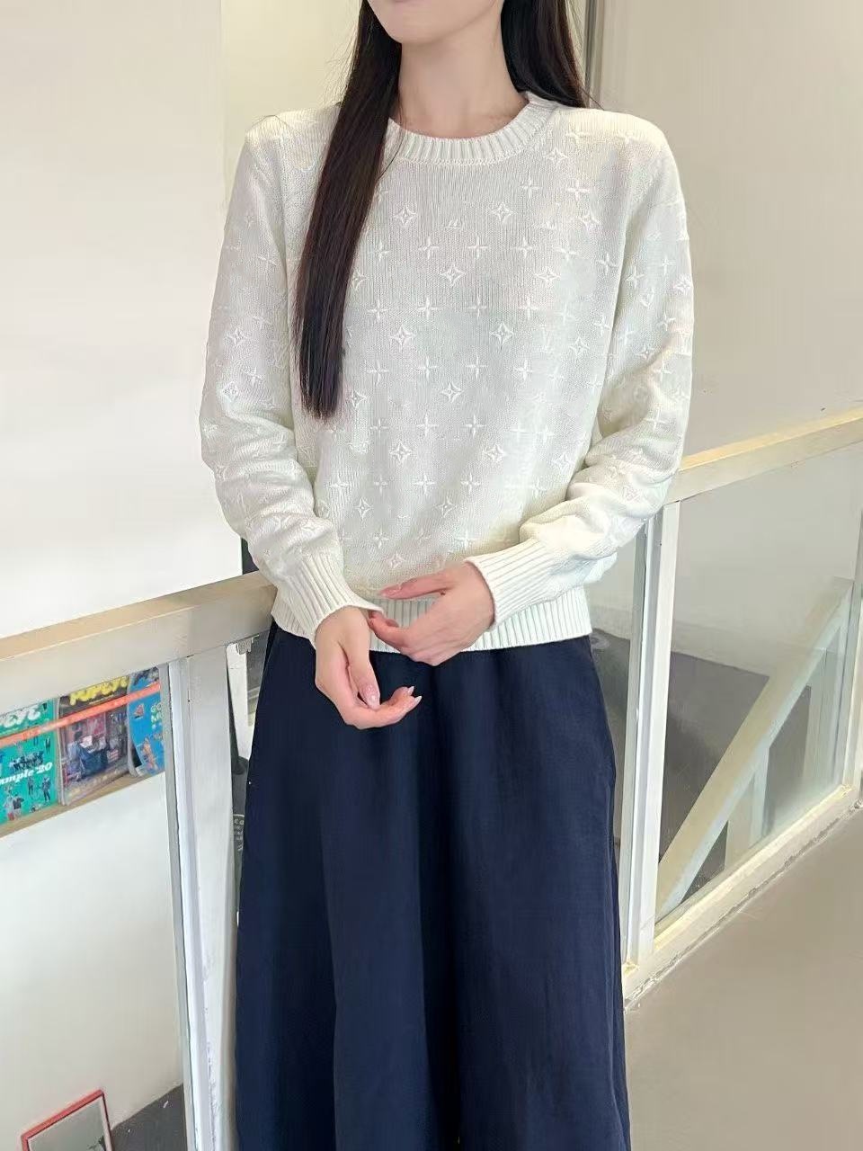 南油高版本L家经典时尚老花满天星刺绣图案圆领针织衫毛衣女详情3